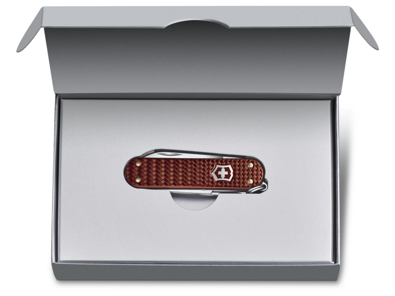 Нож перочинный Victorinox Classic Precious Alox (0.6221.4011G) 58мм 5функц. коричневый подар.коробка