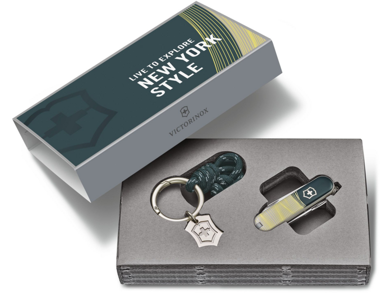 Нож перочинный Victorinox Classic SD New York Style (0.6223.E223) 58мм 7функц. серый подар.коробка