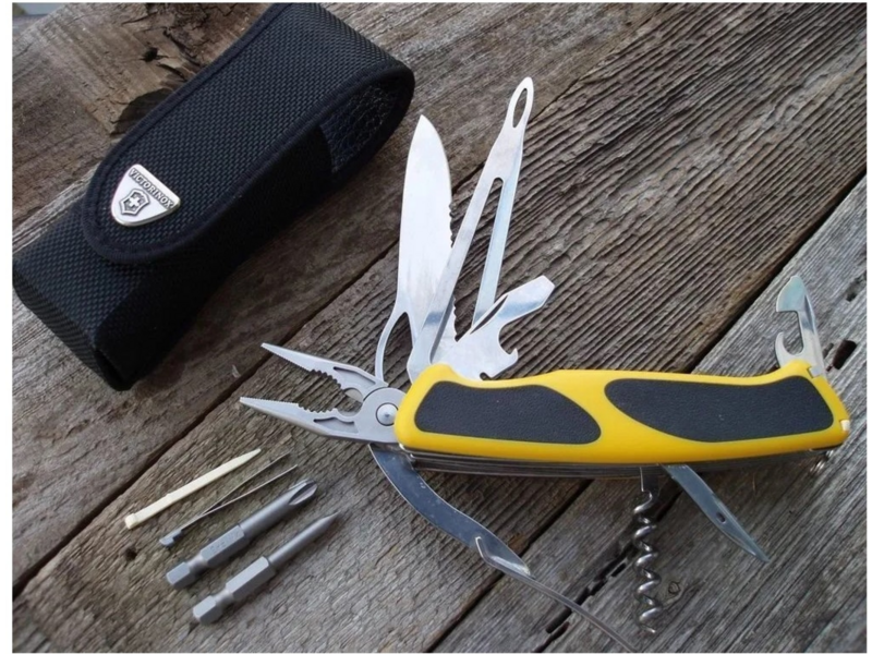 Нож перочинный Victorinox Ranger Boatsman MW Grip (0.9798.MWC8) 130мм 22функц. желтый/черный карт.коробка